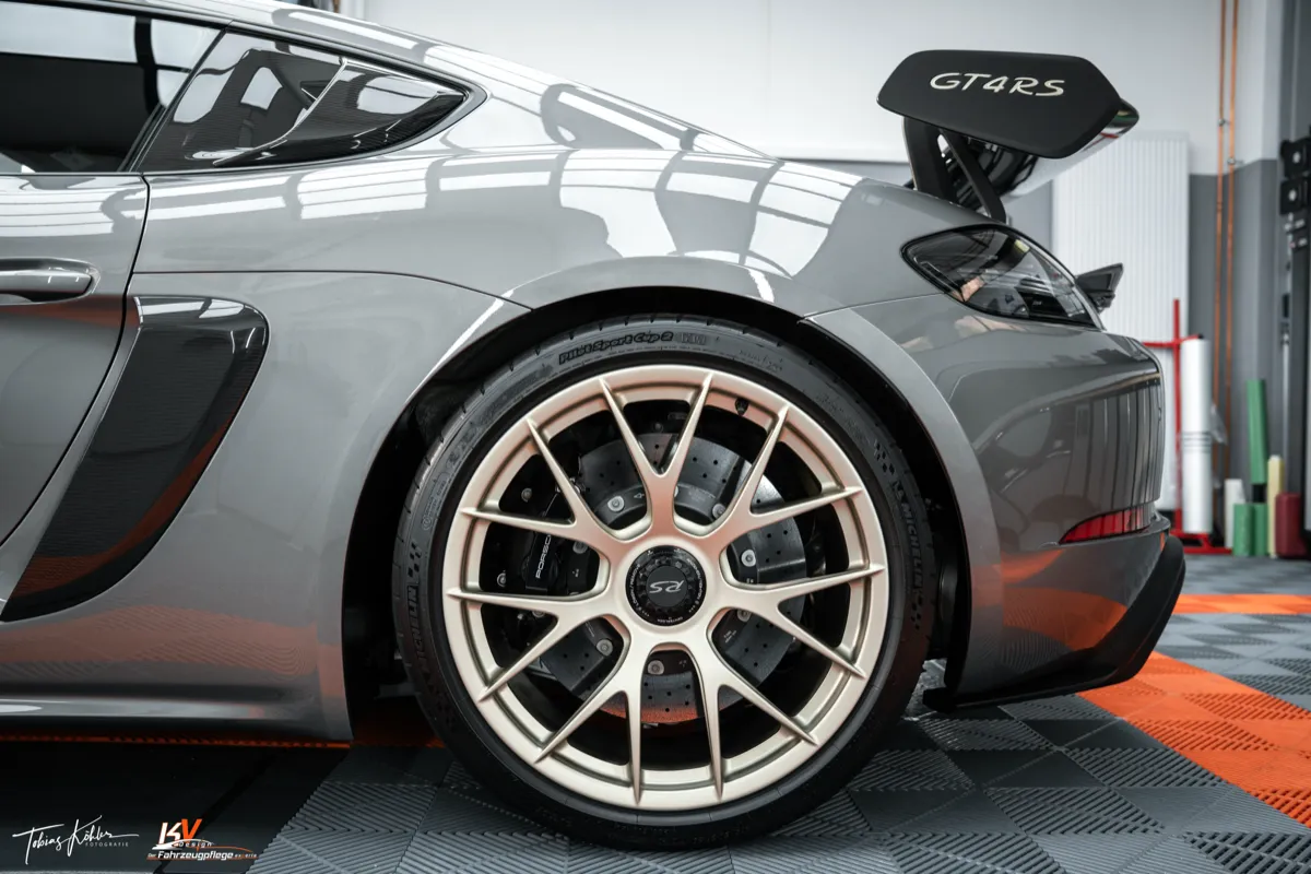 Porsche 718 Cayman GT4 RS — High-End Lackkorrektur & Keramikversiegelung — Bild 2