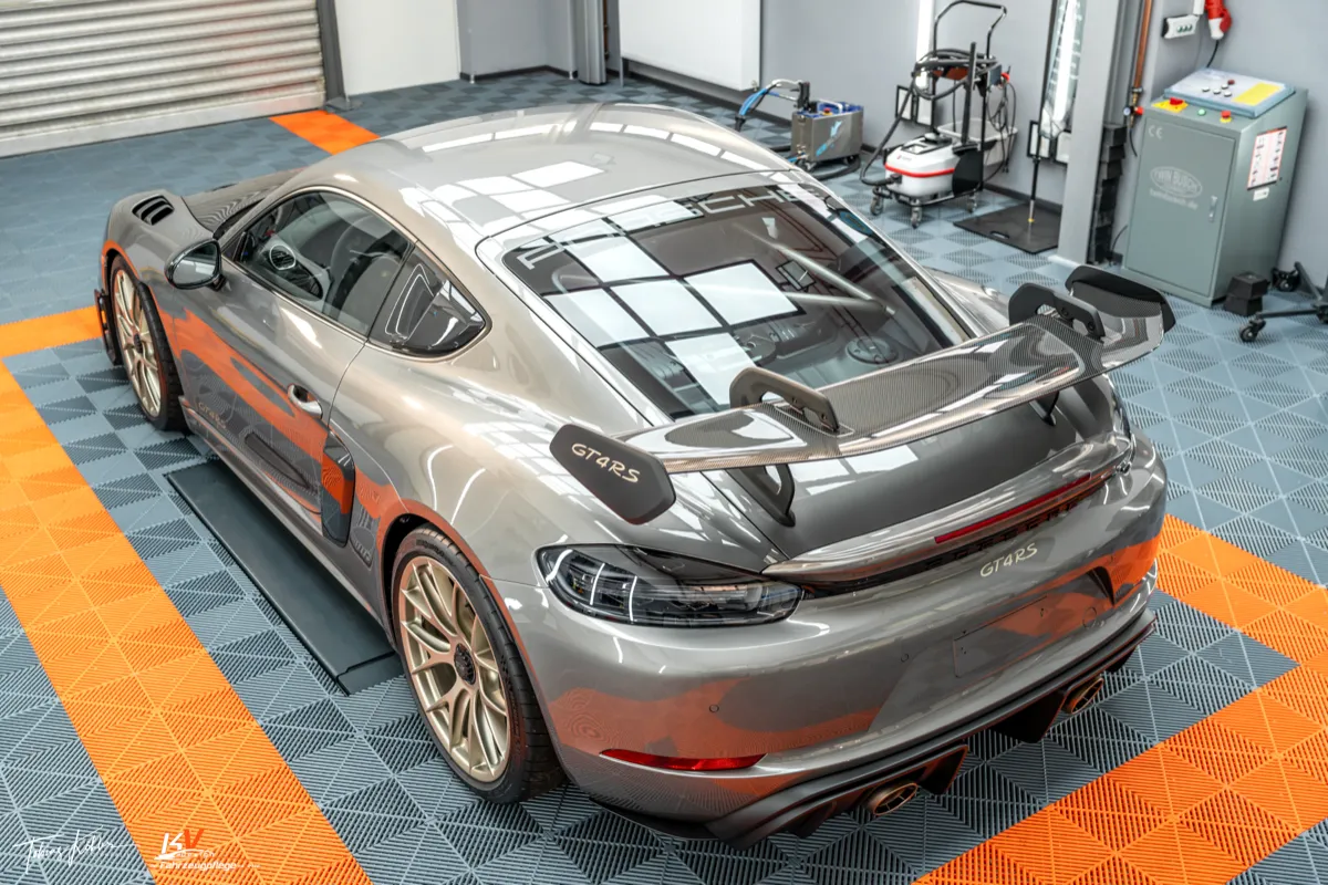 Porsche 718 Cayman GT4 RS — High-End Lackkorrektur & Keramikversiegelung — Bild 3